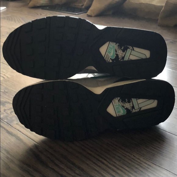 Nike Air Max Sneaker Shoe - Picture 7 of 7